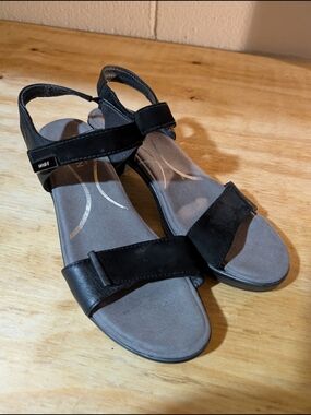 Naot Intact Supreme Collection Adjustable Strap Sandals Women's 41/10.5, Black